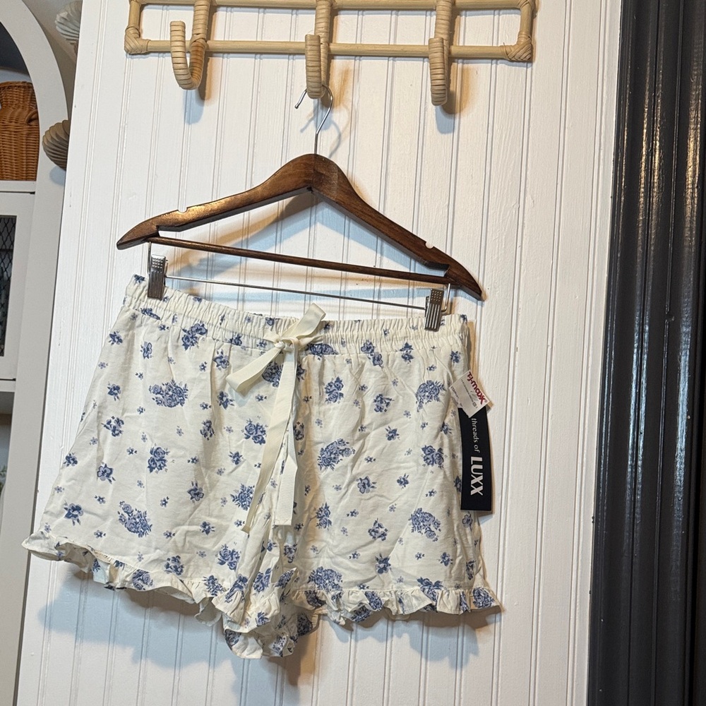 Threads of Luxx High Waist Floral Shorts Cream + Blue NEW with tags from TJMAXX